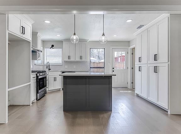 5th image of 1105 1st Ave