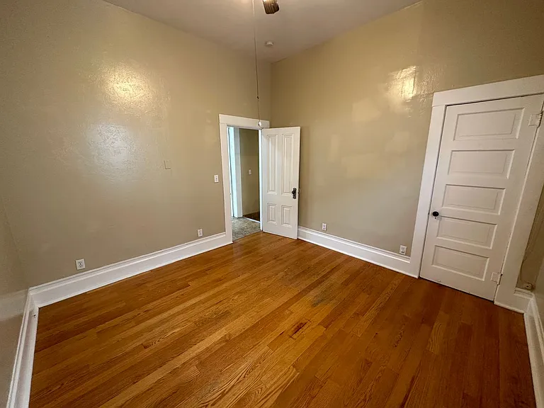 112 W 5th St — Photo 10