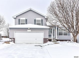 16482 Erskine St, Omaha, NE 68116