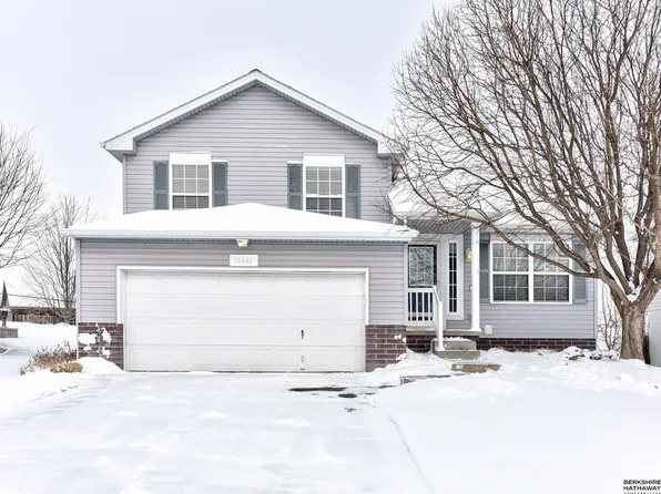 16482 Erskine St, Omaha, NE 68116