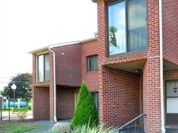 295 Redstone Hill Rd #37, Bristol, CT 06010