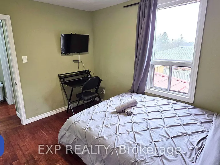 1562 Jane St — Photo 26