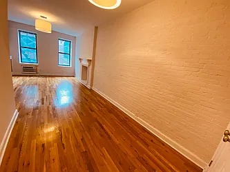 Rented by Metropolis Real Estate of Manhattan