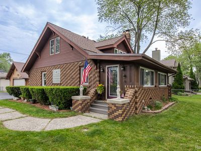284 W Clarkston Rd, Lake Orion, MI, 48362