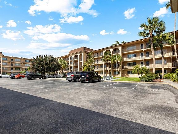 4th image of 2525 W BAY DRIVE #D13