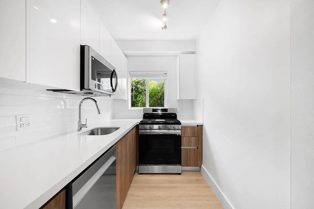 Photo 2 of 19 - 1035 9th St #20 - Miami Beach, FL Building Photo - 1035 9th St #20