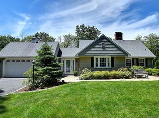 24 Oak Ridge Ln, West Hartford, CT 06107