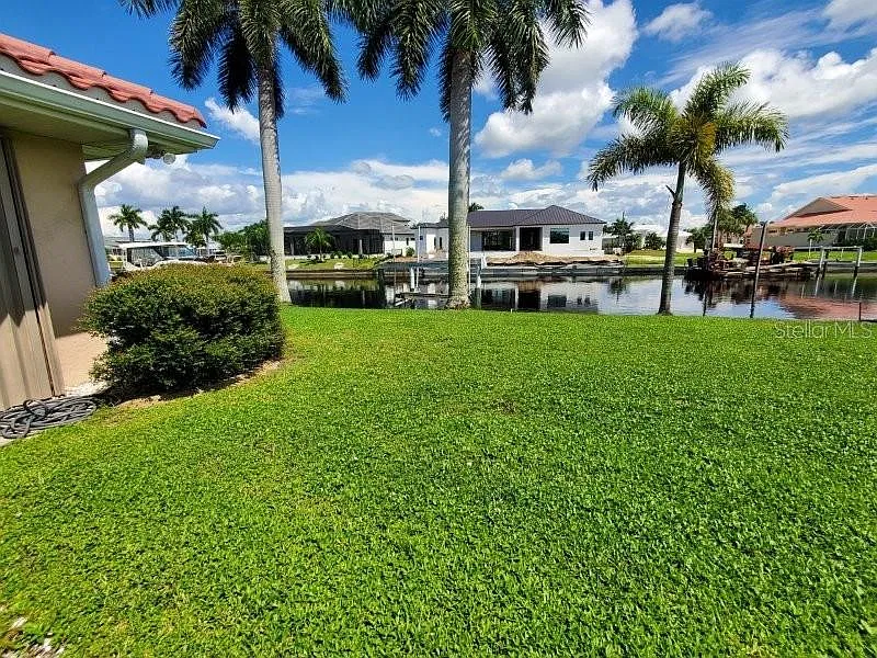 3 bed, 2.0 bath, 1998 sqft, $3,900 — Photo 2
