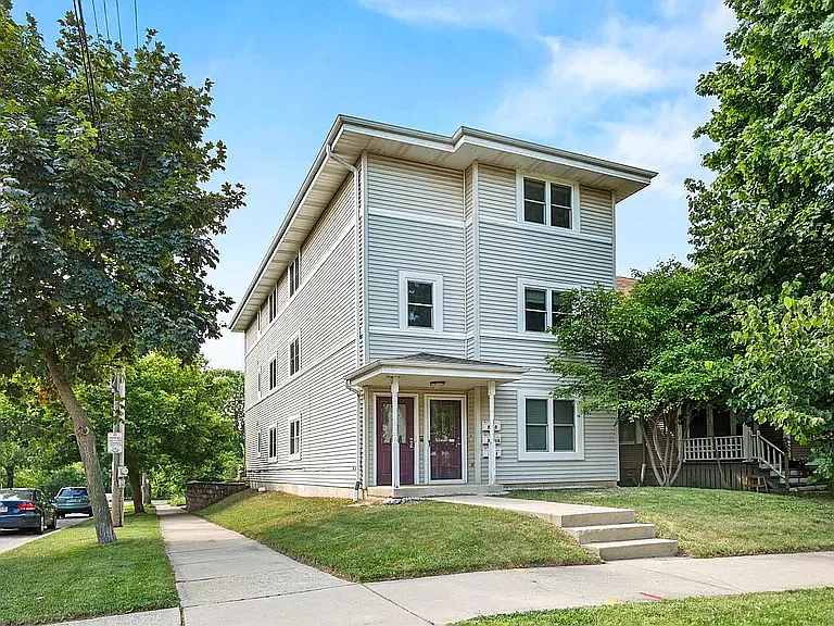 3101 N Newhall St #C — Photo 2