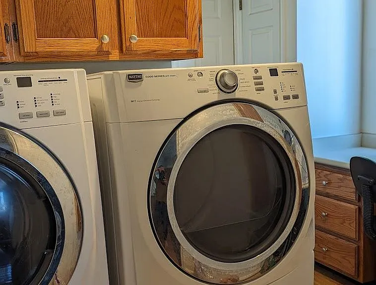 Laundry room with office space and storage (main level)