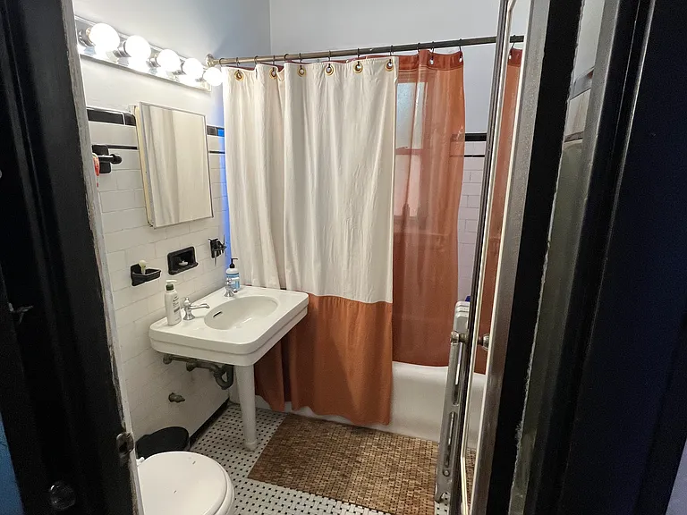 1474 W Winnemac Ave #3 — Photo 8