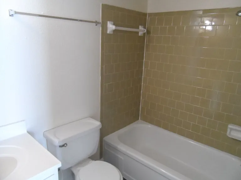 2504 N Hudson Ave — Photo 6