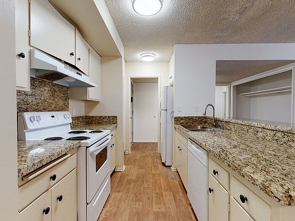 3rd image of 11946 Montana Ave APT 203