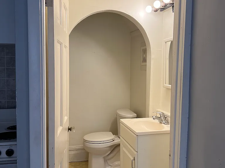 119 N Hamilton St #2 — Photo 3