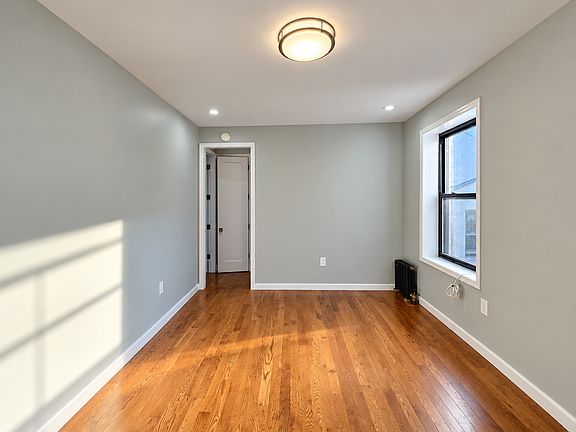 2nd image of 1601 W 2nd St APT D10