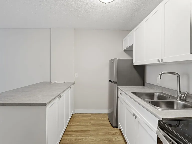 605 13th Ave SW — Photo 30