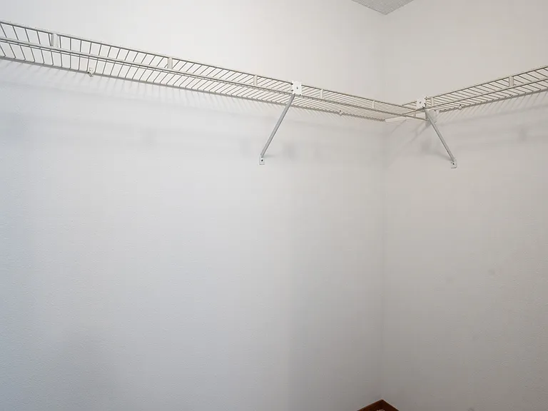 Fargo, ND Kentwood Manor Apartments | 21B | Closet