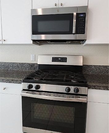 3rd image of 528 Founders Creek Ave