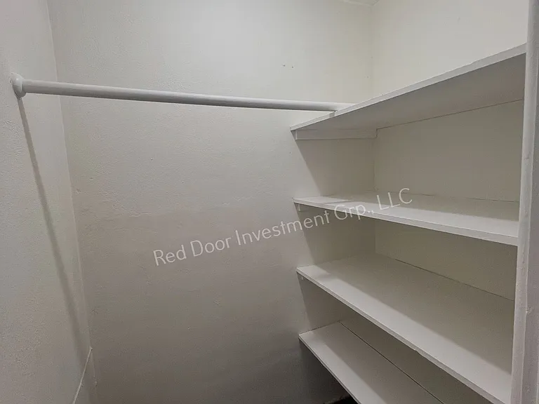 **August Move In Specials Riverside Apartments - Minutes to the River - Studio's, 1 Bedrooms, 2 B... — Photo 9