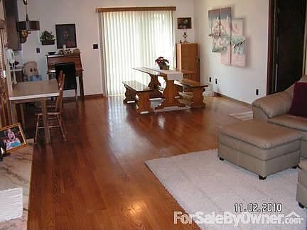 Family room & eating area : On rt is to laundry & garage entrance