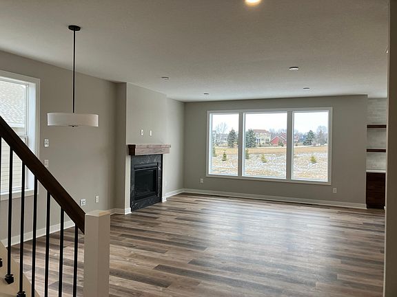 4th image of 11168 Kingsview Ln N