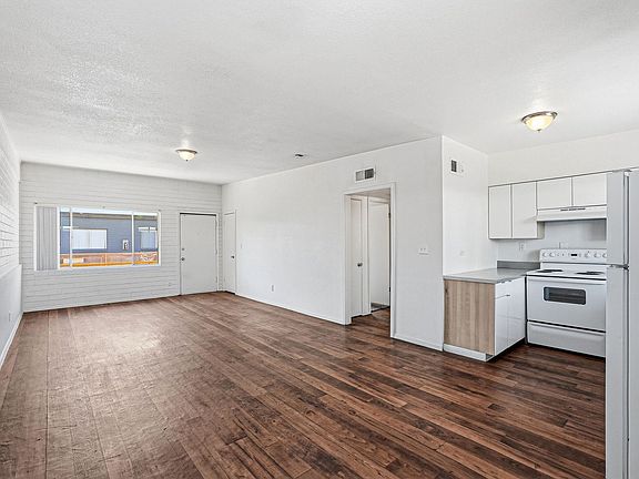 4th image of 811 N Alvernon Way #Alv811-220s