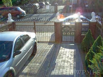 2nd image of 852 Union Ave