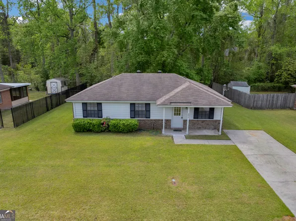 202 Sequoia Cir, Hinesville, GA 31313
