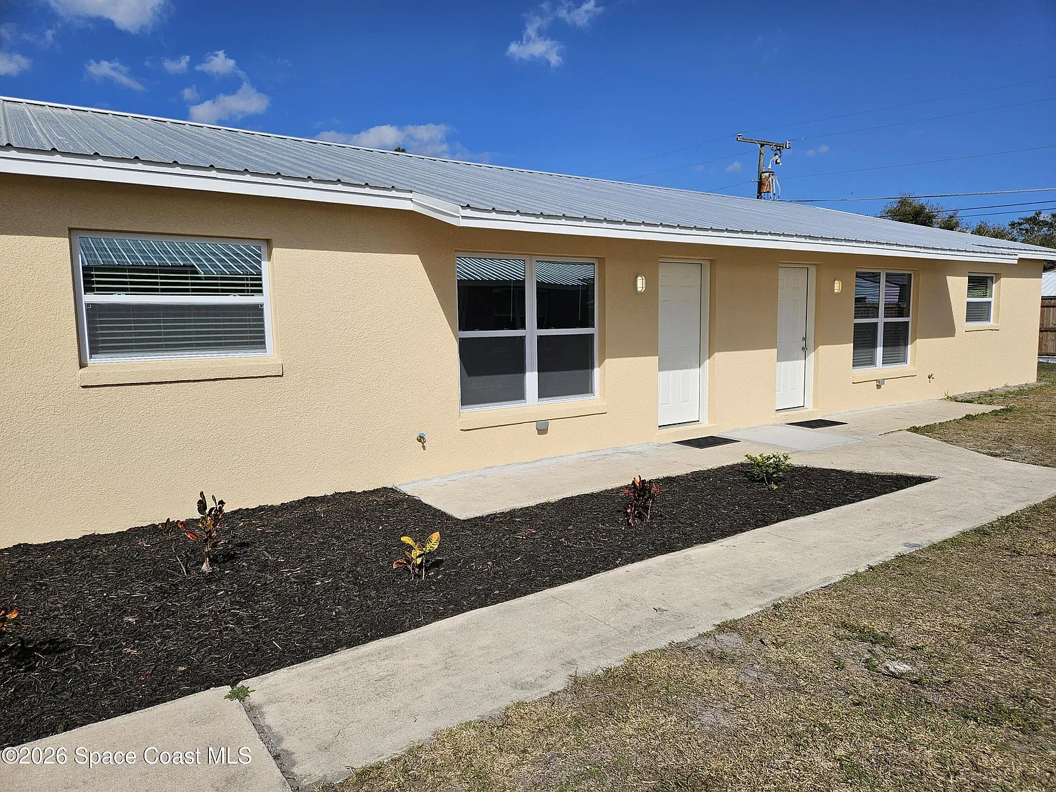 2 bed, 1.5 bath, 820 sqft, $1,600 — Photo 1