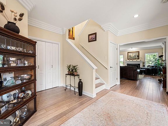 4th image of 17 Foxcroft Ln