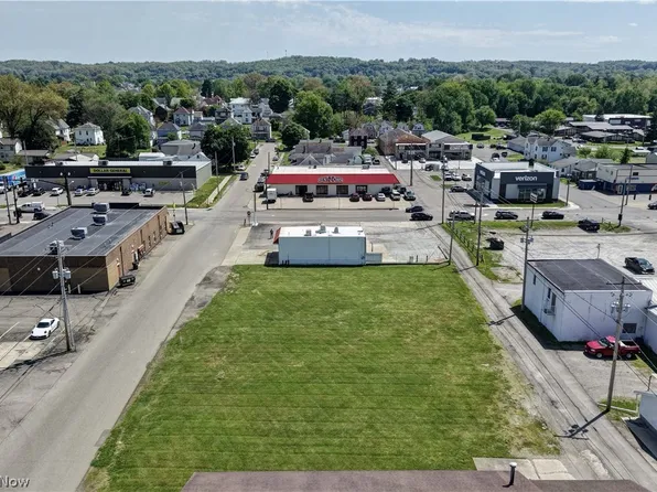 Vine St, Coshocton, OH 43812