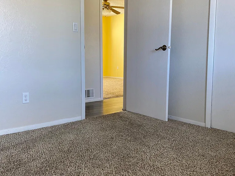 325 Catalina Dr — Photo 16