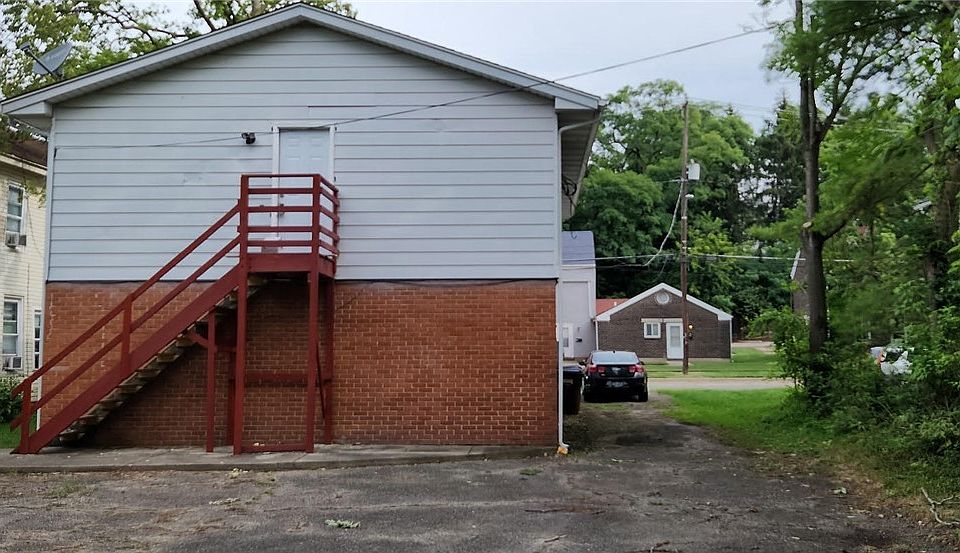 1st image of 213 E 3rd St