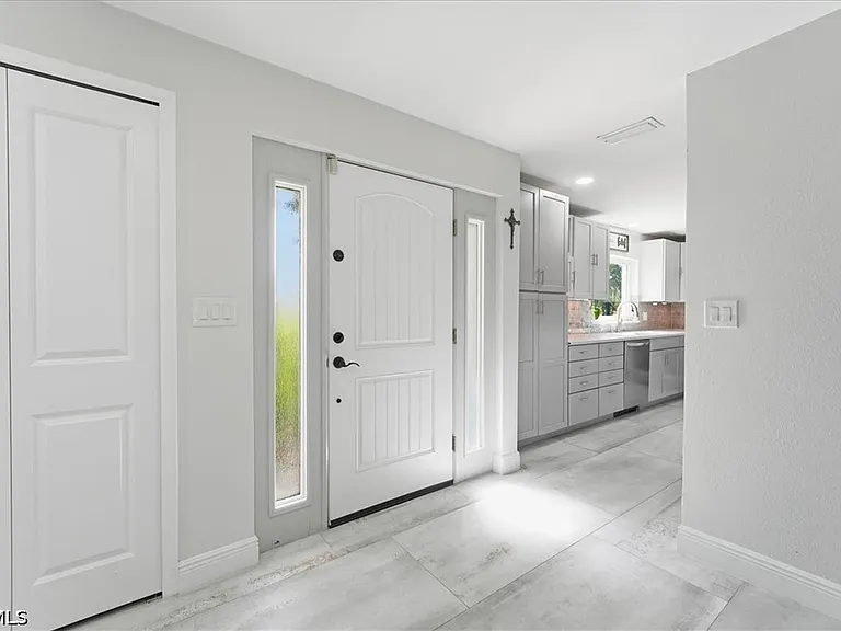 1023 El Valle Ave — Photo 4