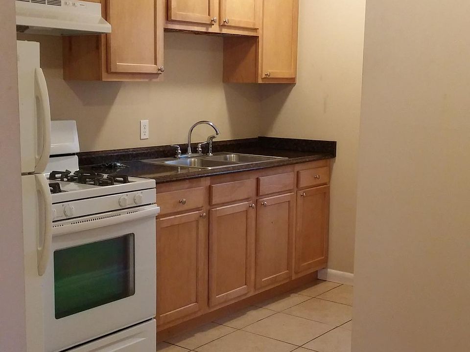 2nd image of 2552 Villere St #3