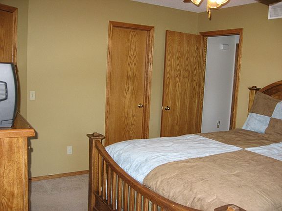 Large Master Bedroom w/ Walk-In Closet