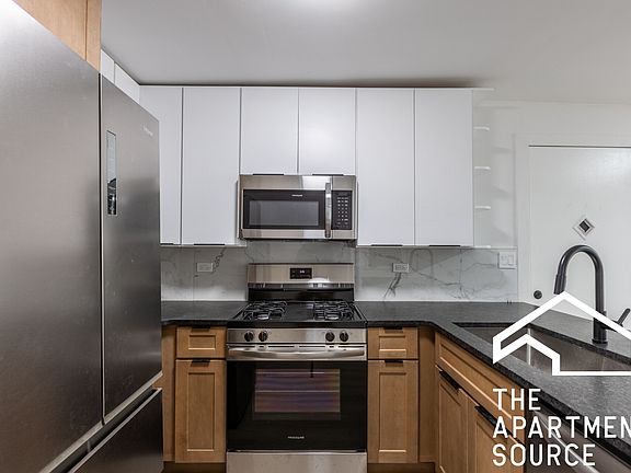 3rd image of 1841 N Kedzie Ave
