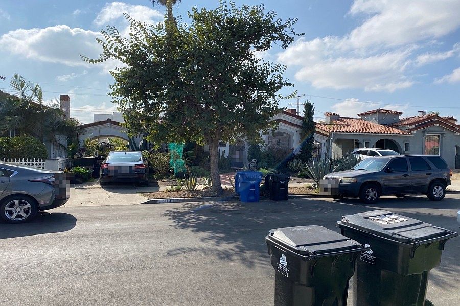 1st image of 1300 W 82nd St