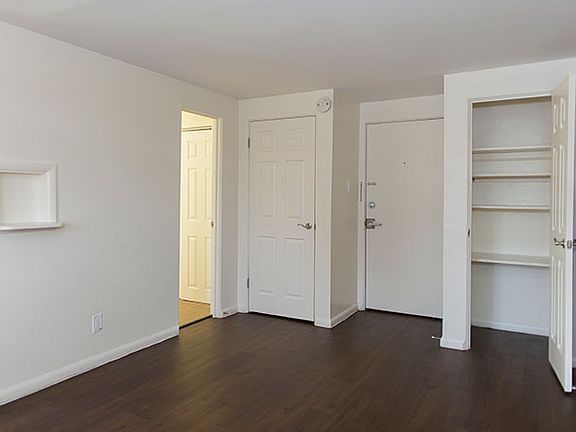 4th image of 2353 S York St