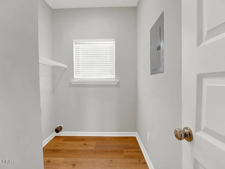 408 Raven Ln — Photo 17