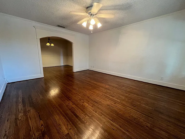 200 W Charnwood St — Photo 1