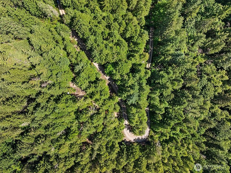 3rd image of 6133 Blue Mountain Lane NW