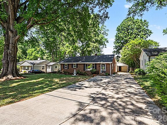 4th image of 955 Hickory Nut St