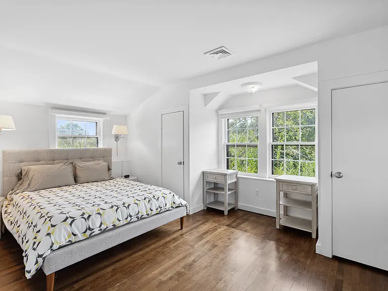 37 Beach Ln — Photo 25