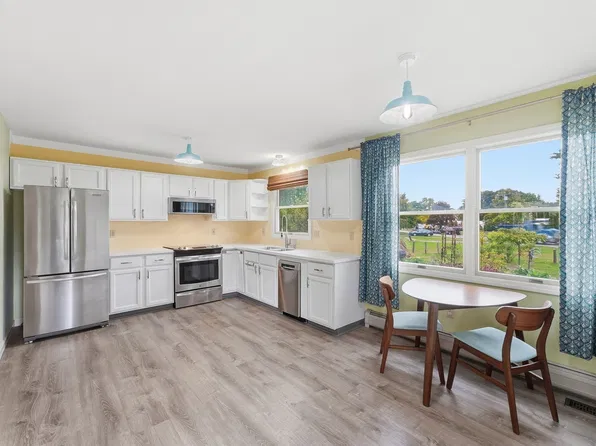 165 Ferry St, Easthampton, MA 01027
