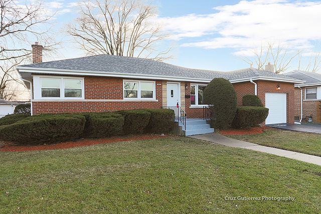 1st image of 853 E 166th St