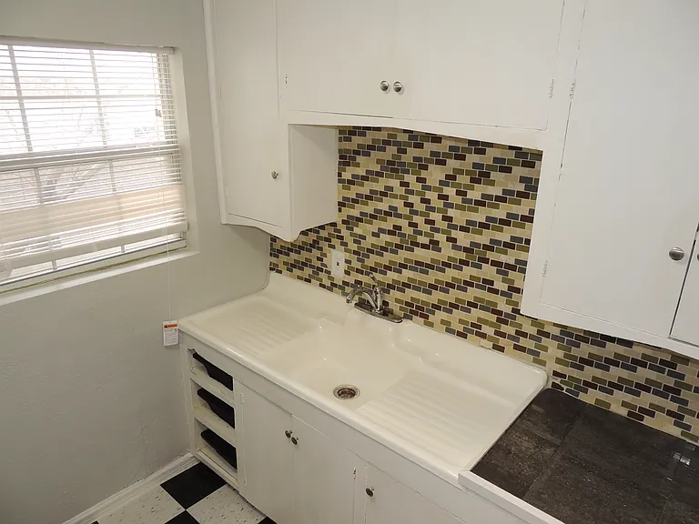 4625 Junius — Photo 2