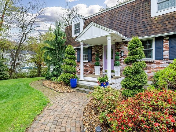 3rd image of 190 Wyndridge Cir