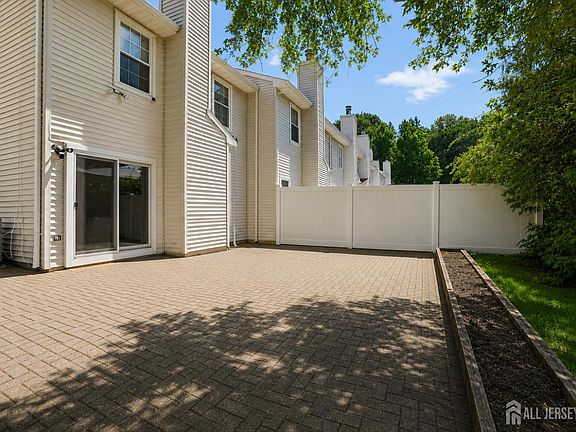 4th image of 79 Staghorn Dr