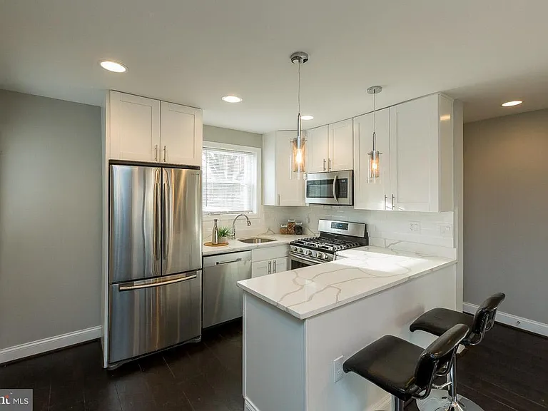 951 Jefferson St NE — Photo 10